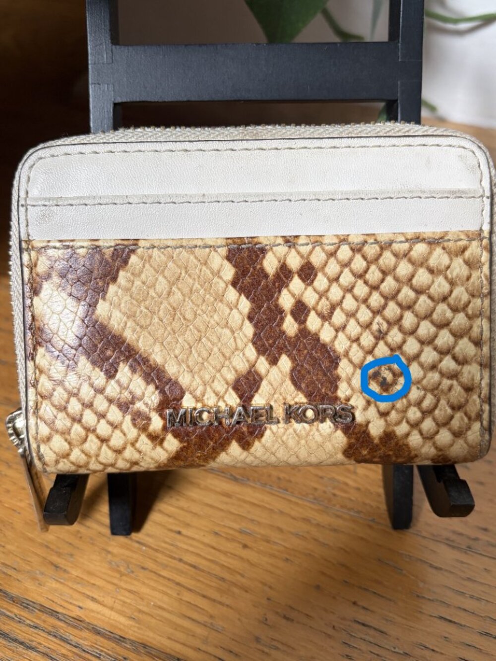 Michael Kors Jet Set Travel Wallet Embossed Snakeskin pattern Zip - Picture 9 of 9